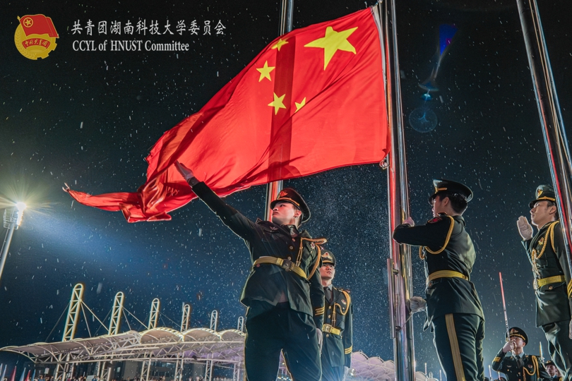 de8463b1c09f40578284a744f57cf119.jpg 升旗.jpg