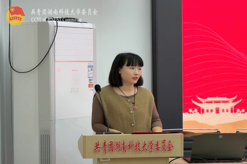 b7fd75b6f1e646e9a396ba48741cd1bd.jpg 唐翠柳老师讲话.jpg